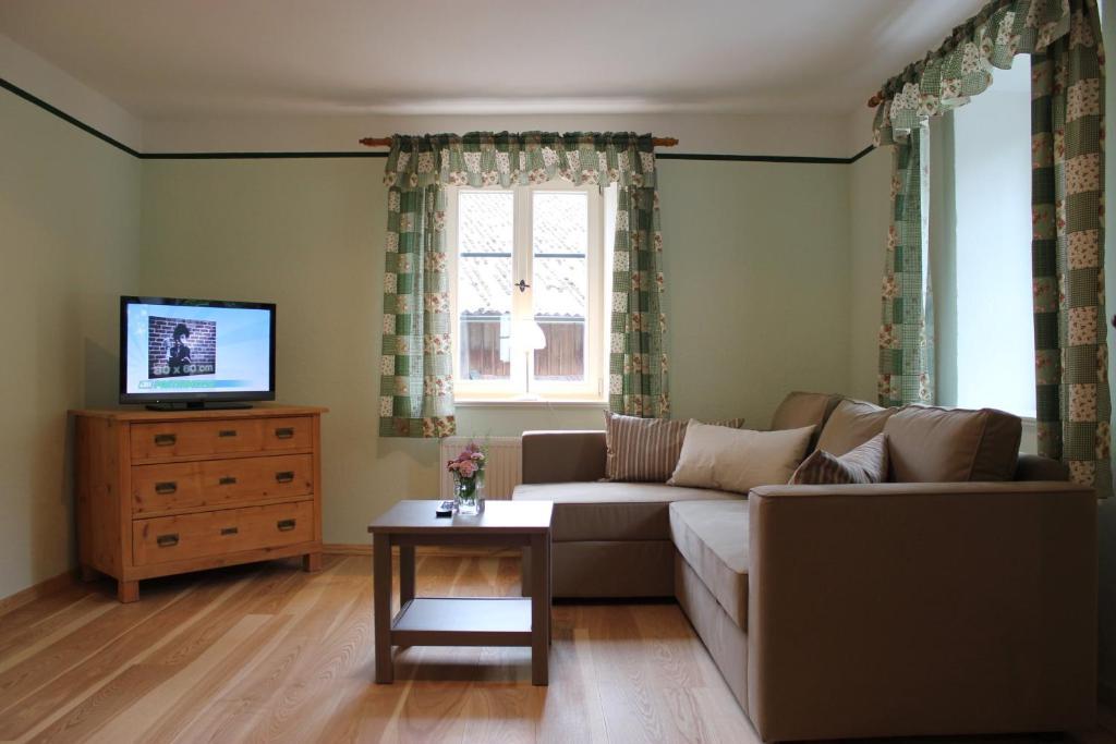 Wald Apartments Bei Schlossgaststaette Hohenberg - Seeshaupt, Suedlicher Stanberger See, Kostenfrei Parken, Ladestation Fuer Auto Und Fahrad, Wlan, Natur Pur Room photo