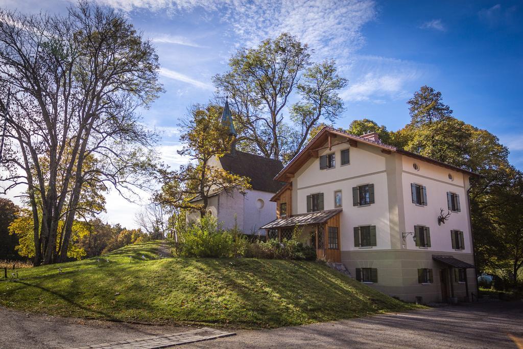 Wald Apartments Bei Schlossgaststaette Hohenberg - Seeshaupt, Suedlicher Stanberger See, Kostenfrei Parken, Ladestation Fuer Auto Und Fahrad, Wlan, Natur Pur Exterior photo